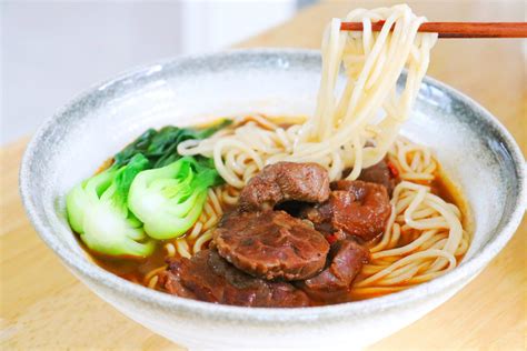  紅燒牛肉麺は、濃厚な肉汁とコシのある麺が織りなす至高のハーモニー！