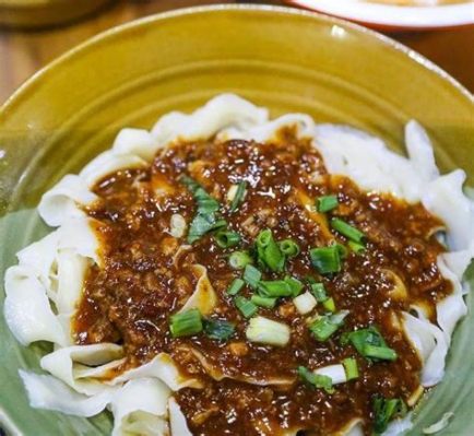  山西刀削麵、濃厚なスープと手打ち麺の織り成す食の芸術は、まさに絶品！